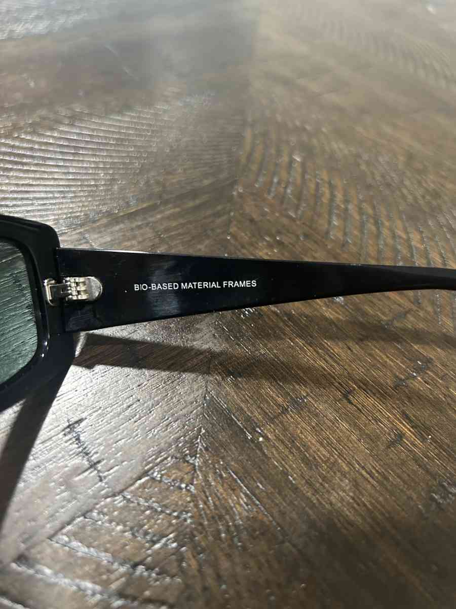 Raybans sunglasses - California City, California - FleaMarketBay