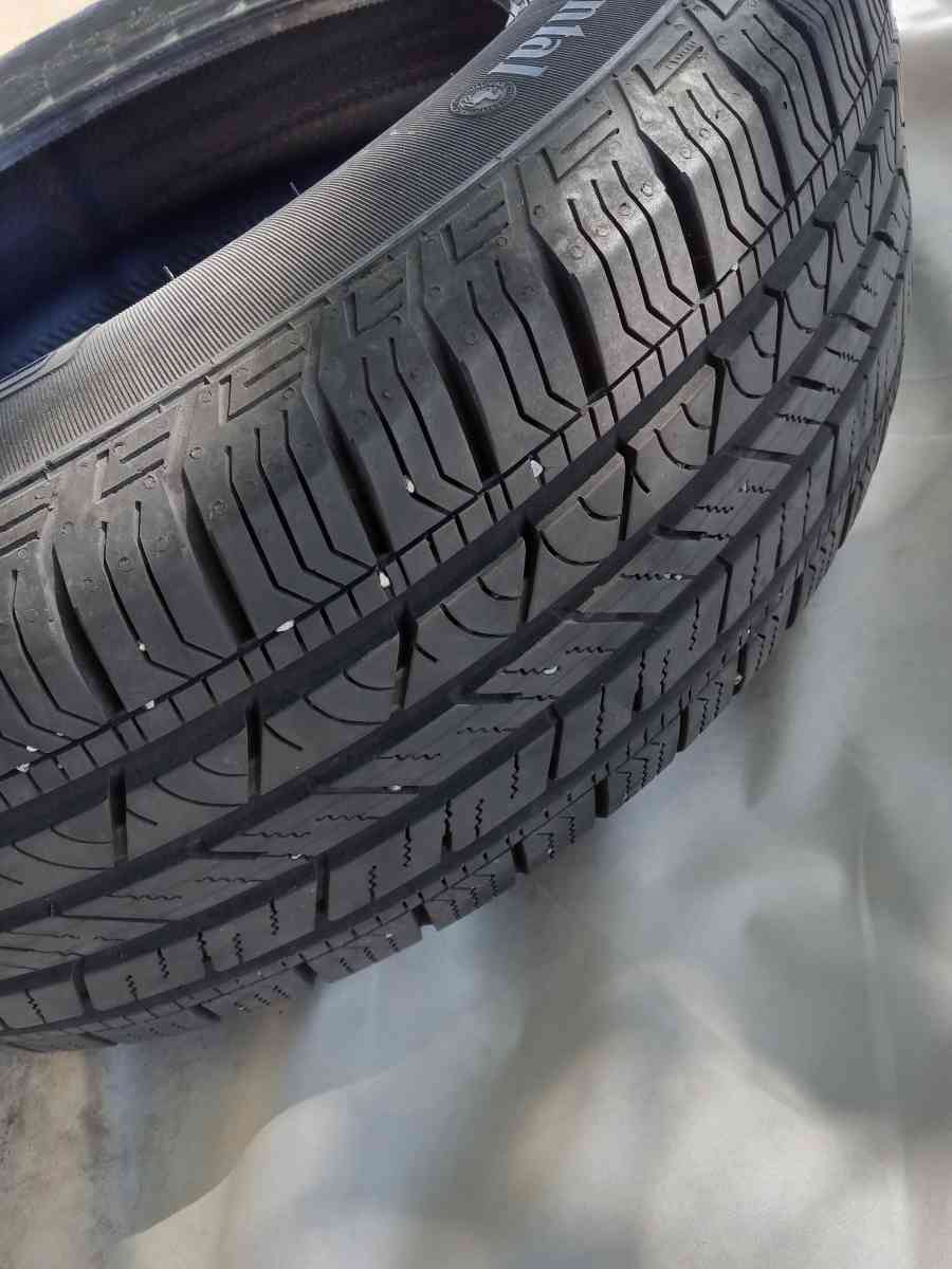 tires 225 65 R 17 - Fresno, California