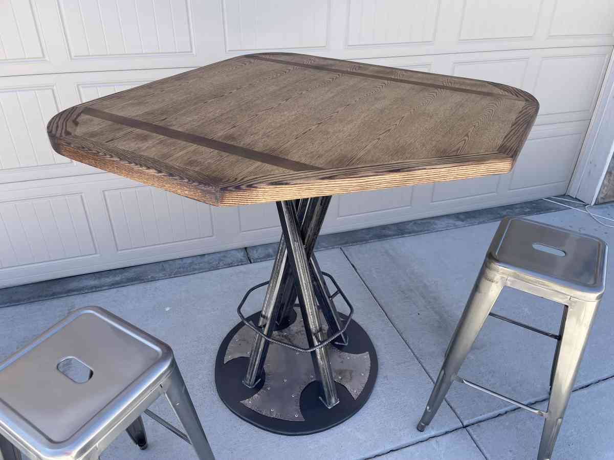 tall bar style table - Eaton, Colorado - FleaMarketBay