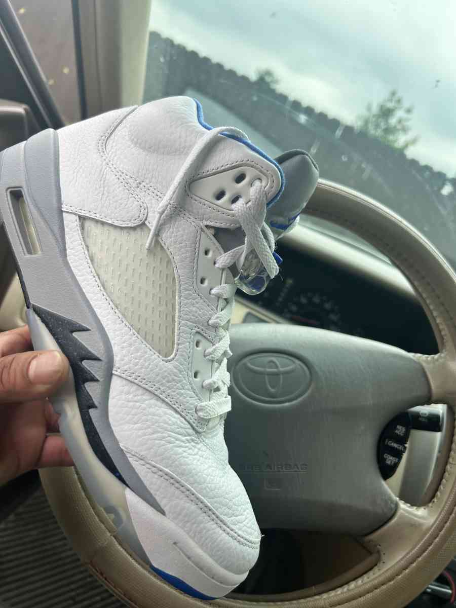 Jordan retros - Austin, Texas - FleaMarketBay