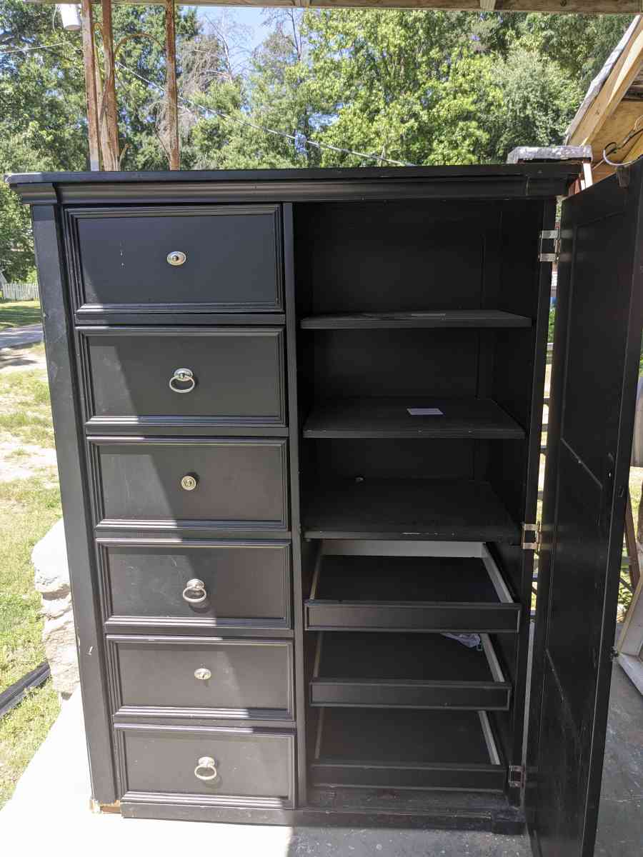 black Dresser with slide out ball bairen drawers - Connellys Springs, North Carolina