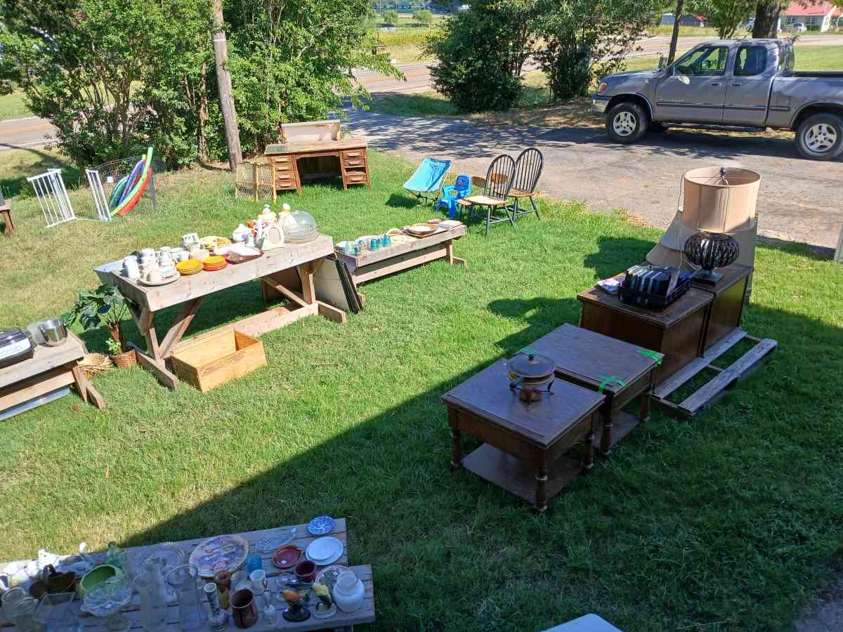 yard sale leftovers - Grand Saline, Texas - FleaMarketBay