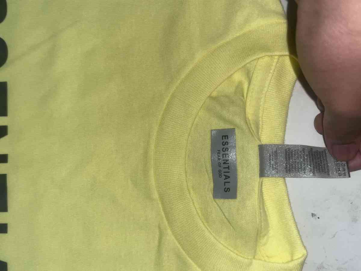 Essentials  T shirt small - Abington, Pennsylvania - FleaMarketBay