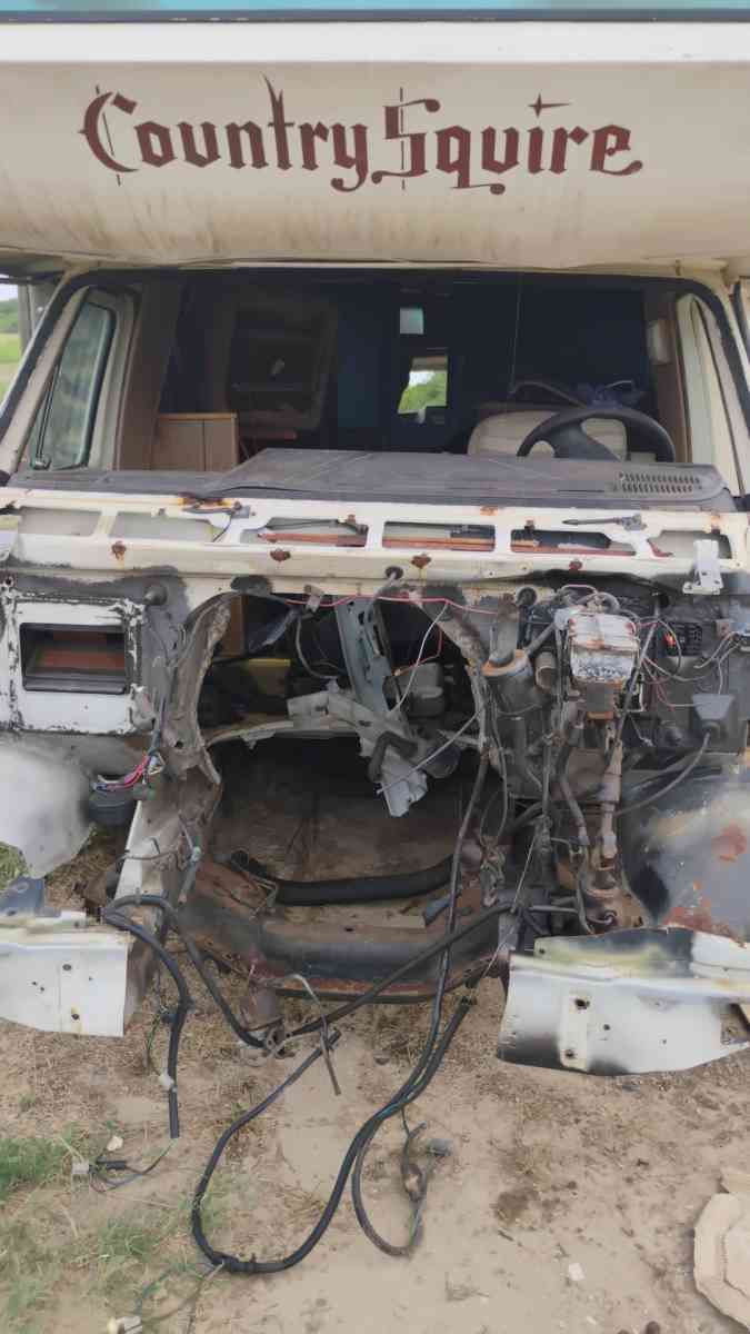 scrap Chevy camper van - La Vernia, Texas