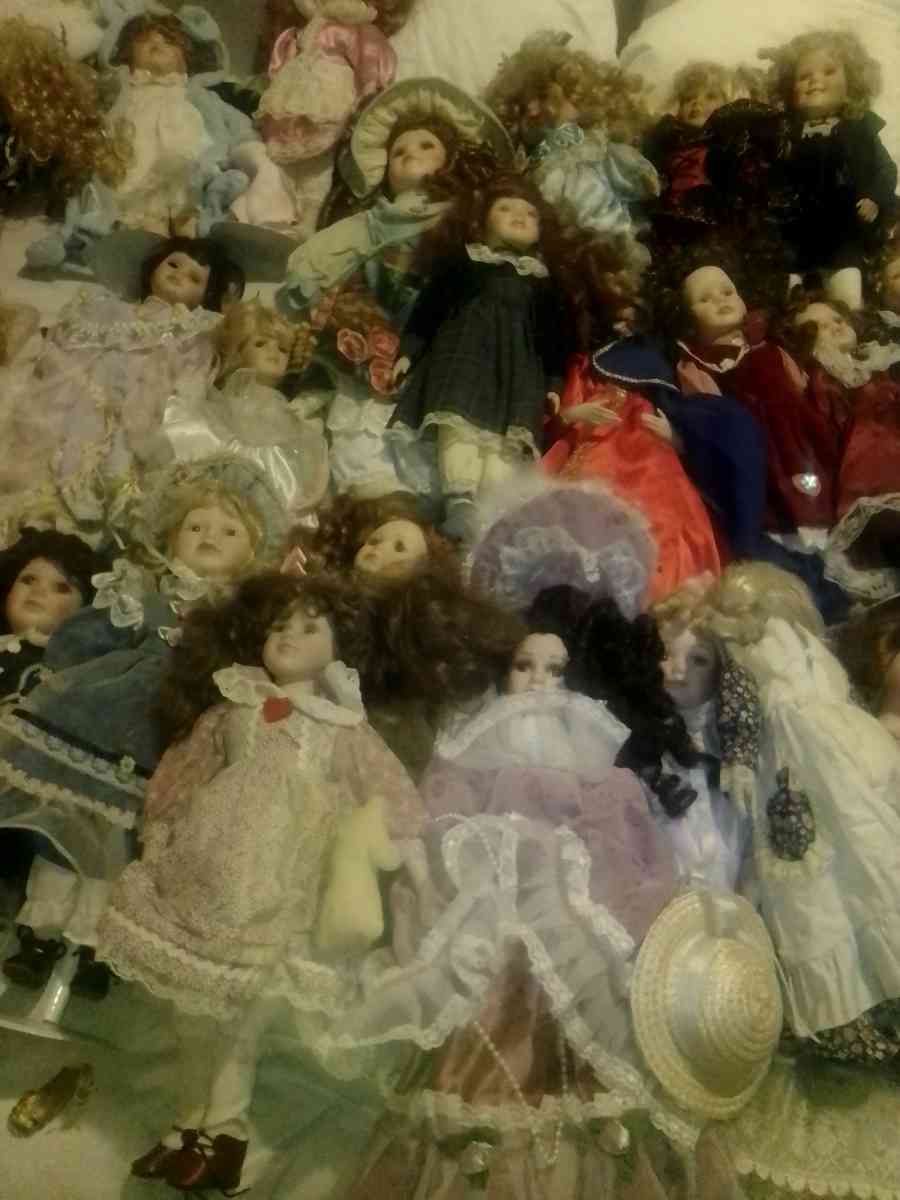 porcelain dolls - Bakersfield, California - FleaMarketBay