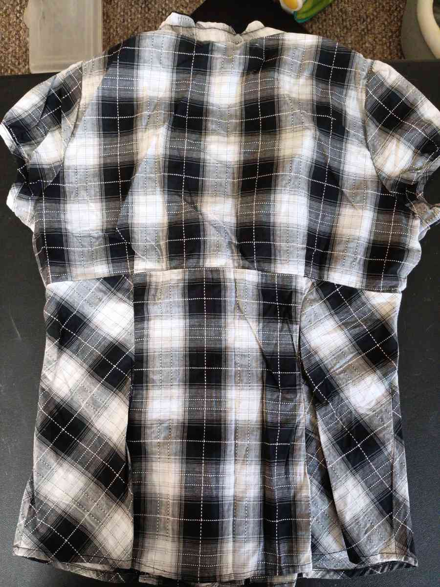 ladies top - Albion, Michigan - FleaMarketBay