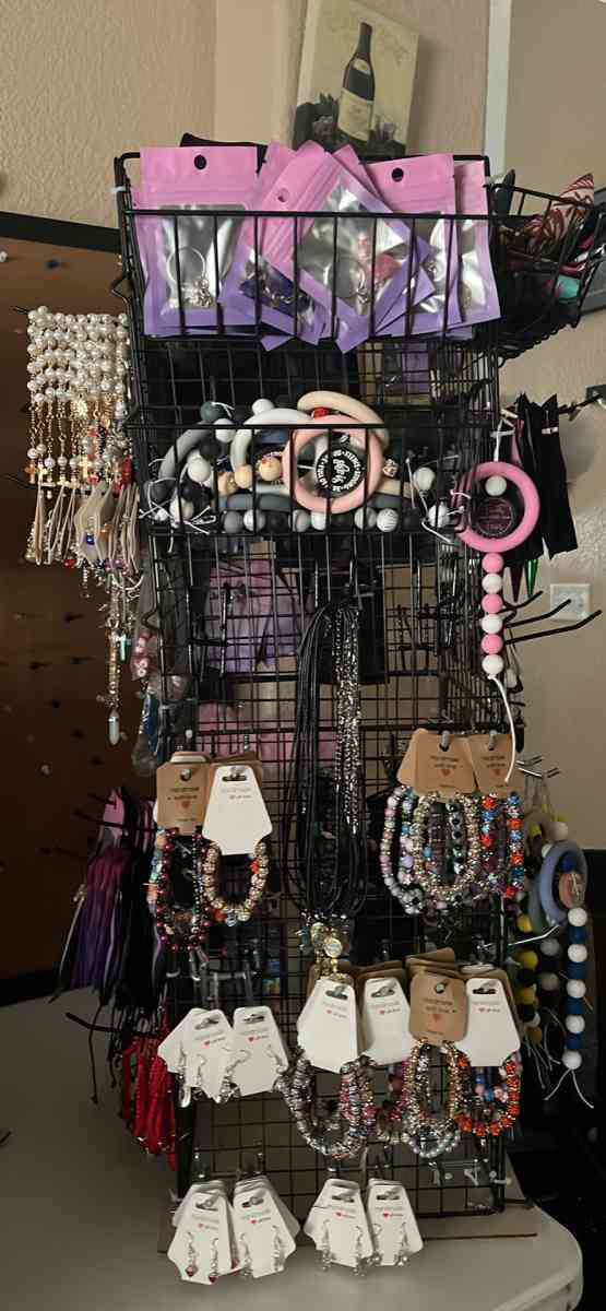 handmade jewelry and more - Yuba City, California - FleaMarketBay