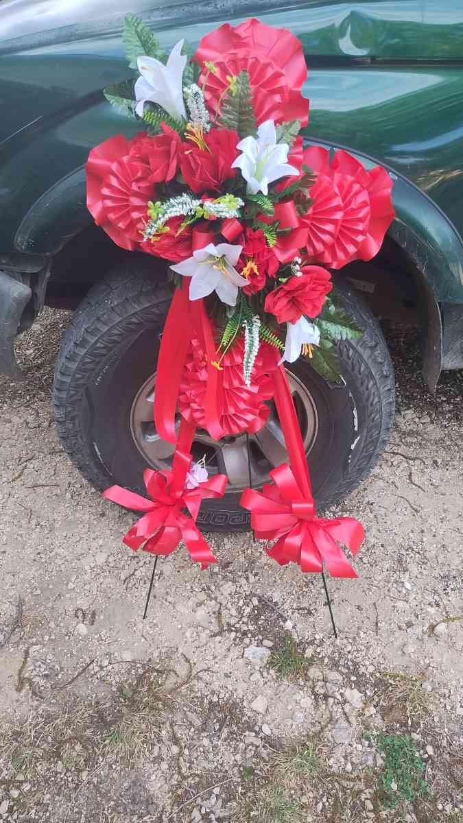 assorted flowers stands  virgin Mary pot - Abilene, Texas - FleaMarketBay