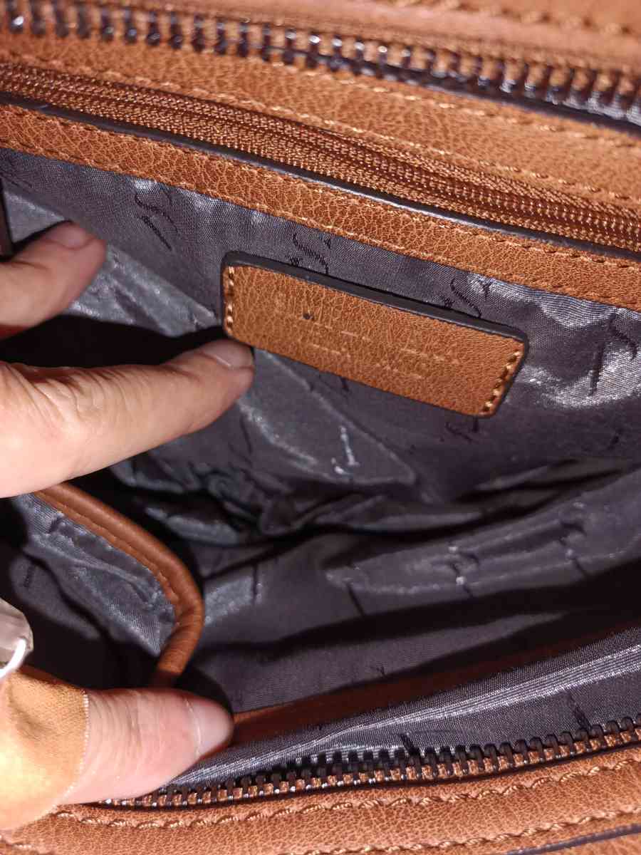 Vera Wang purse - Friday Harbor, Washington - FleaMarketBay