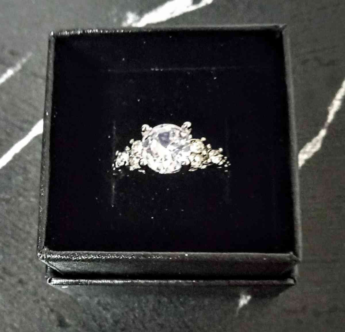 Womens Engagement Ring - Decatur, Illinois - FleaMarketBay