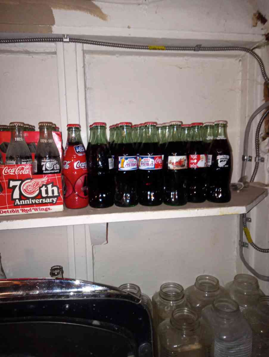 collector coke bottles - Clinton Township, Michigan - FleaMarketBay