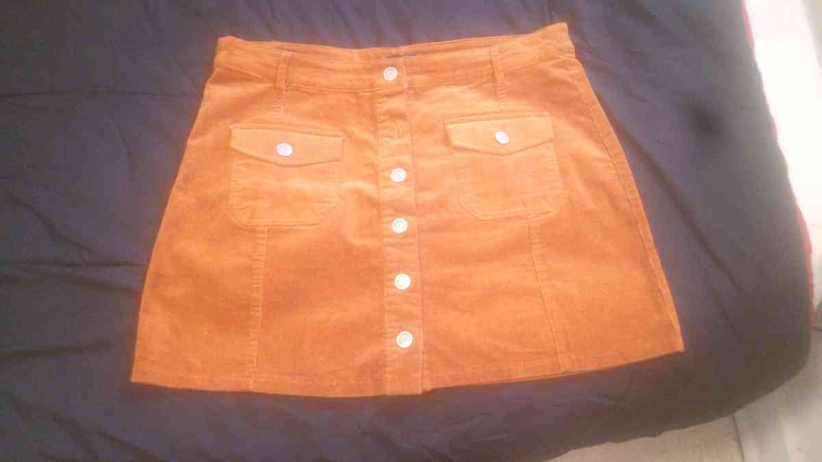 Im brown corduroy skirt button down the front size extra - Afton, Tennessee - FleaMarketBay