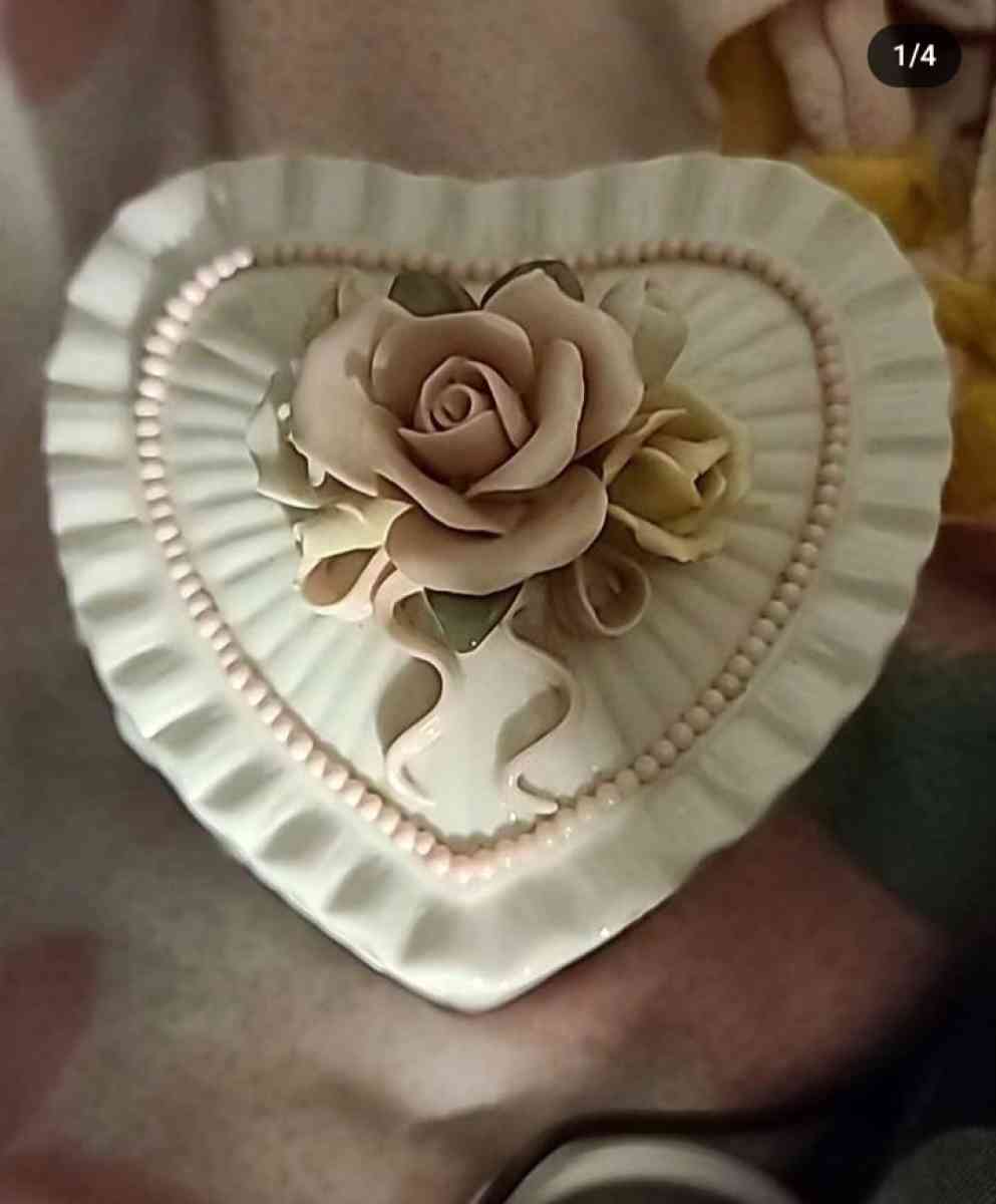 flower ceramic jewlery box - Lansing, Kansas - FleaMarketBay