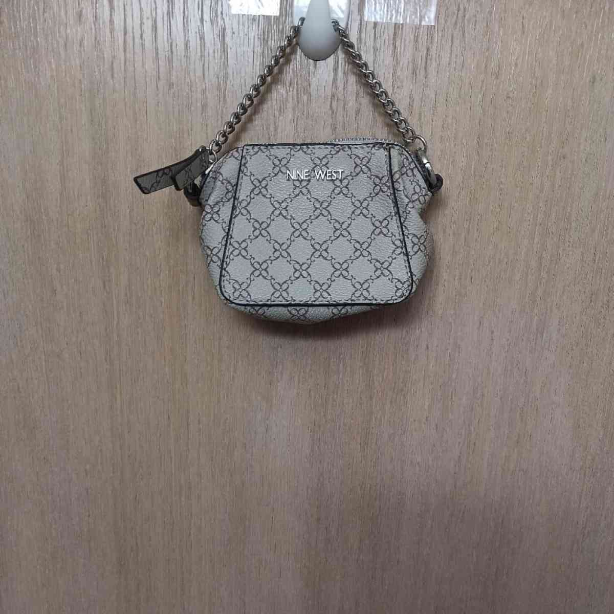 Nine West mini purse adorable - Friday Harbor, Washington - FleaMarketBay