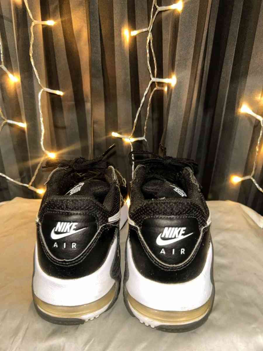 Womens Nike Excee shoes - Bulls Gap, Tennessee - FleaMarketBay