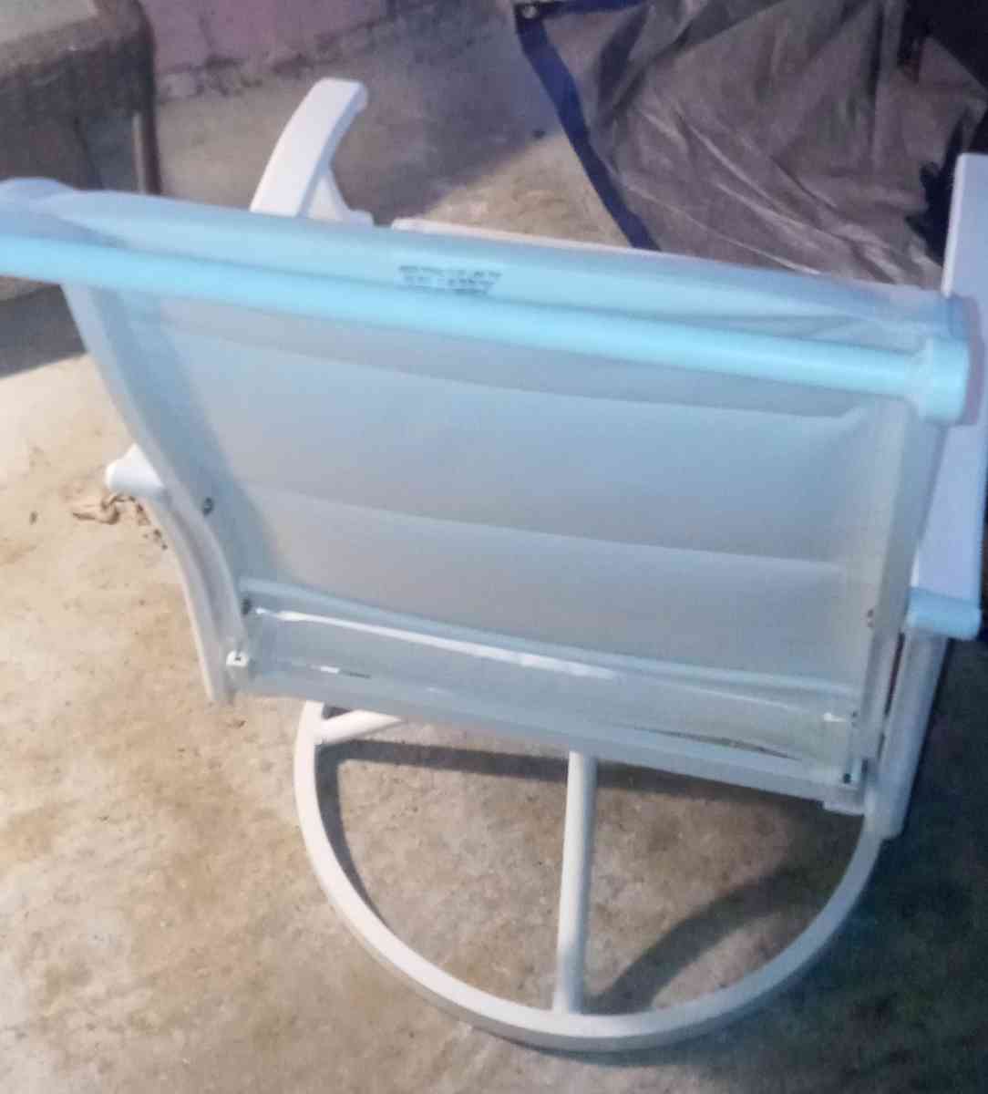 comfortable rocking spinnable chair - Huntsville, Alabama - FleaMarketBay