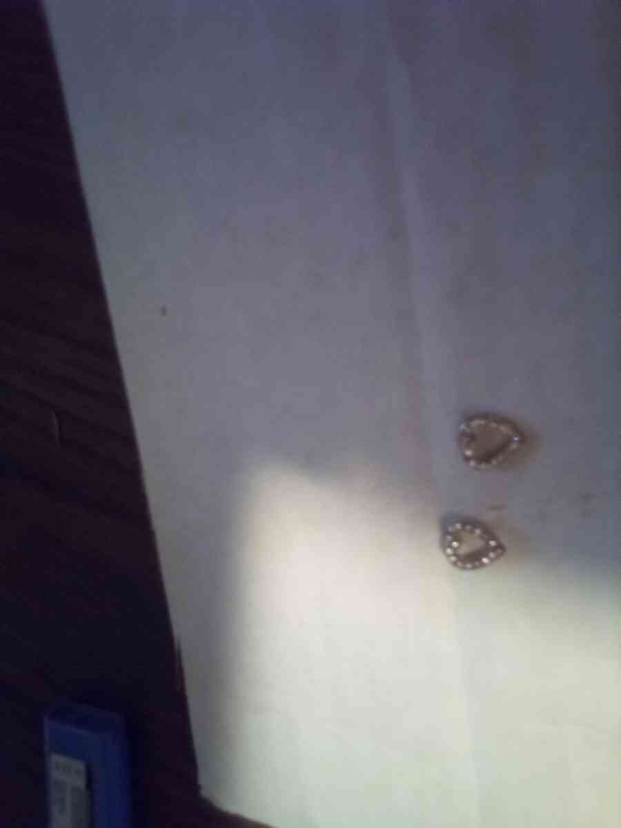 Diamond heart gold earrings - Jacksonville, Florida - FleaMarketBay