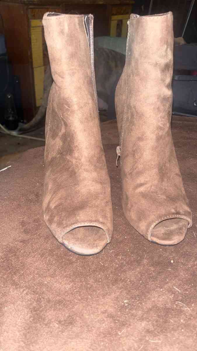 Peeptoe Heels - Gaffney, South Carolina - FleaMarketBay