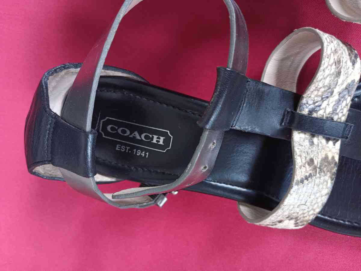 Coach snappy leather snakeskin candles size 6 5 - Friday Harbor, Washington - FleaMarketBay