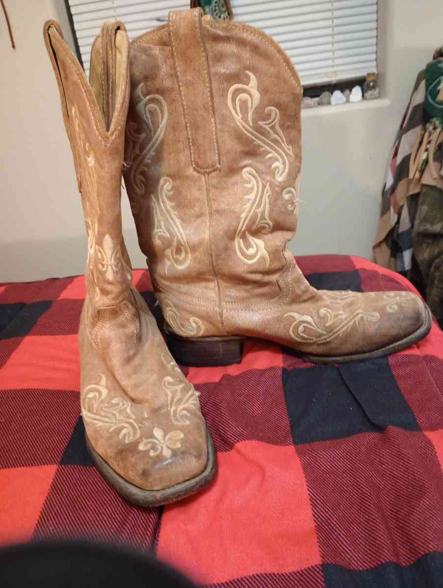 Womens Western Square Toe Boots Size 7 - Lumberton, Texas - FleaMarketBay