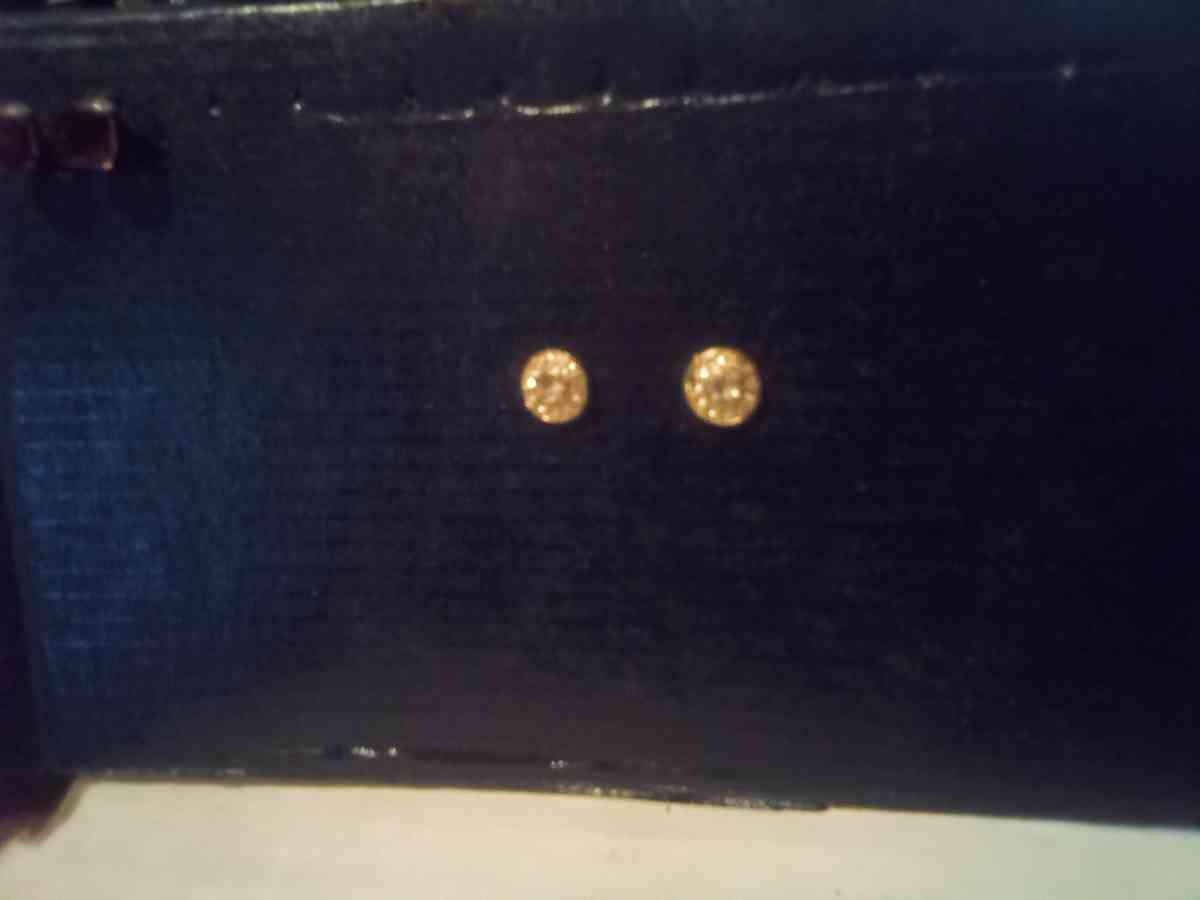 Gold diamond earrings - Jacksonville, Florida