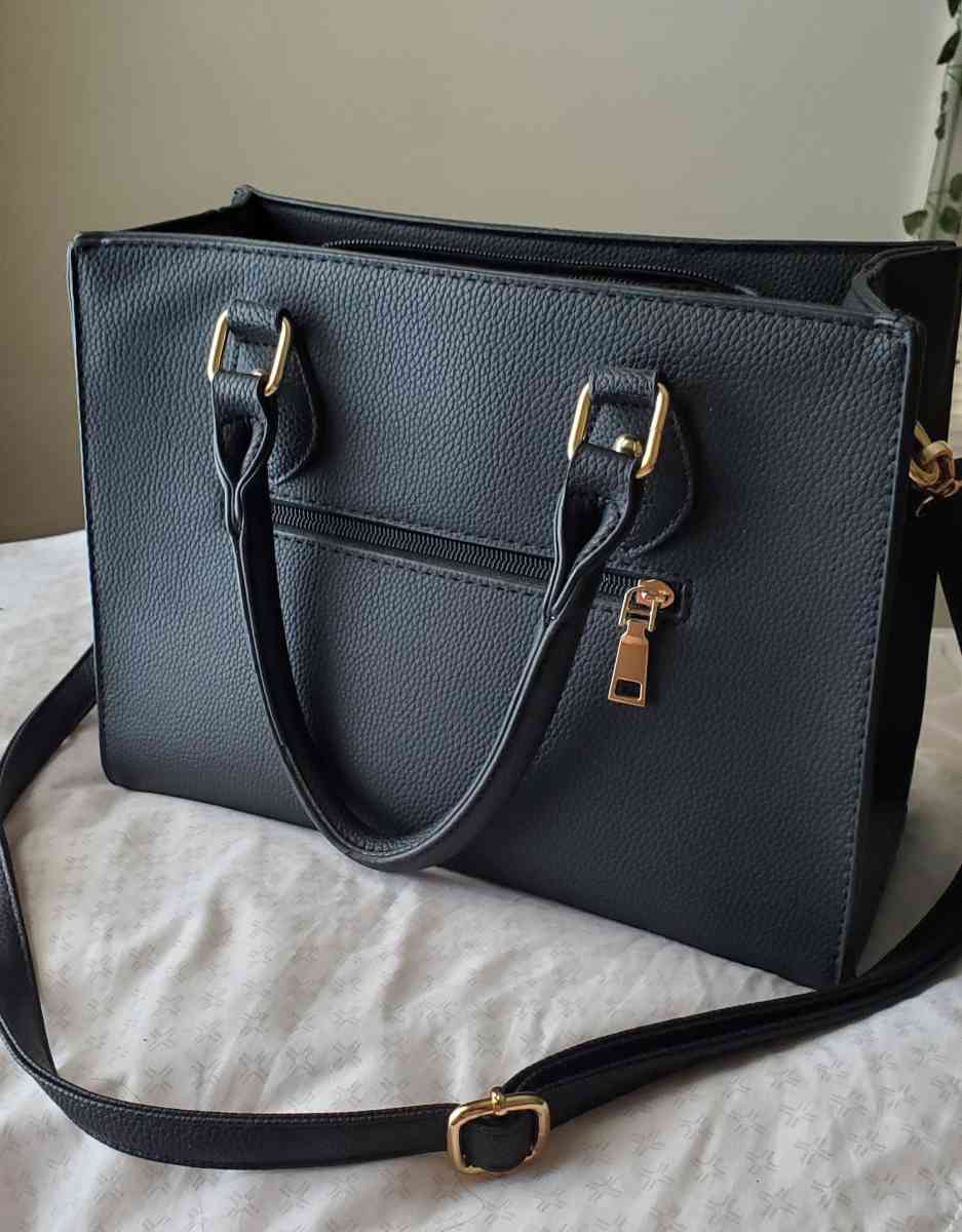 Basic Purse - Joliet, Illinois - FleaMarketBay