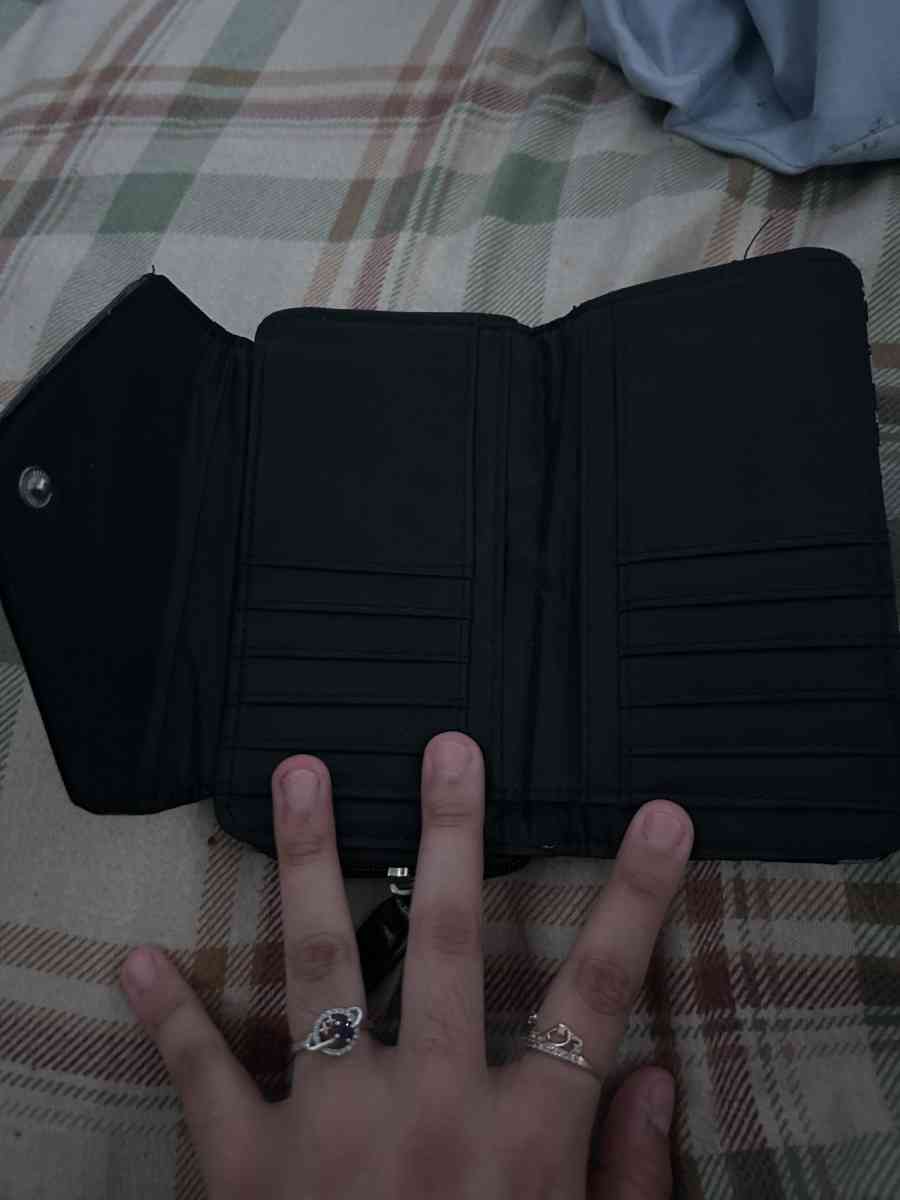 wallet - Indianapolis, Indiana - FleaMarketBay
