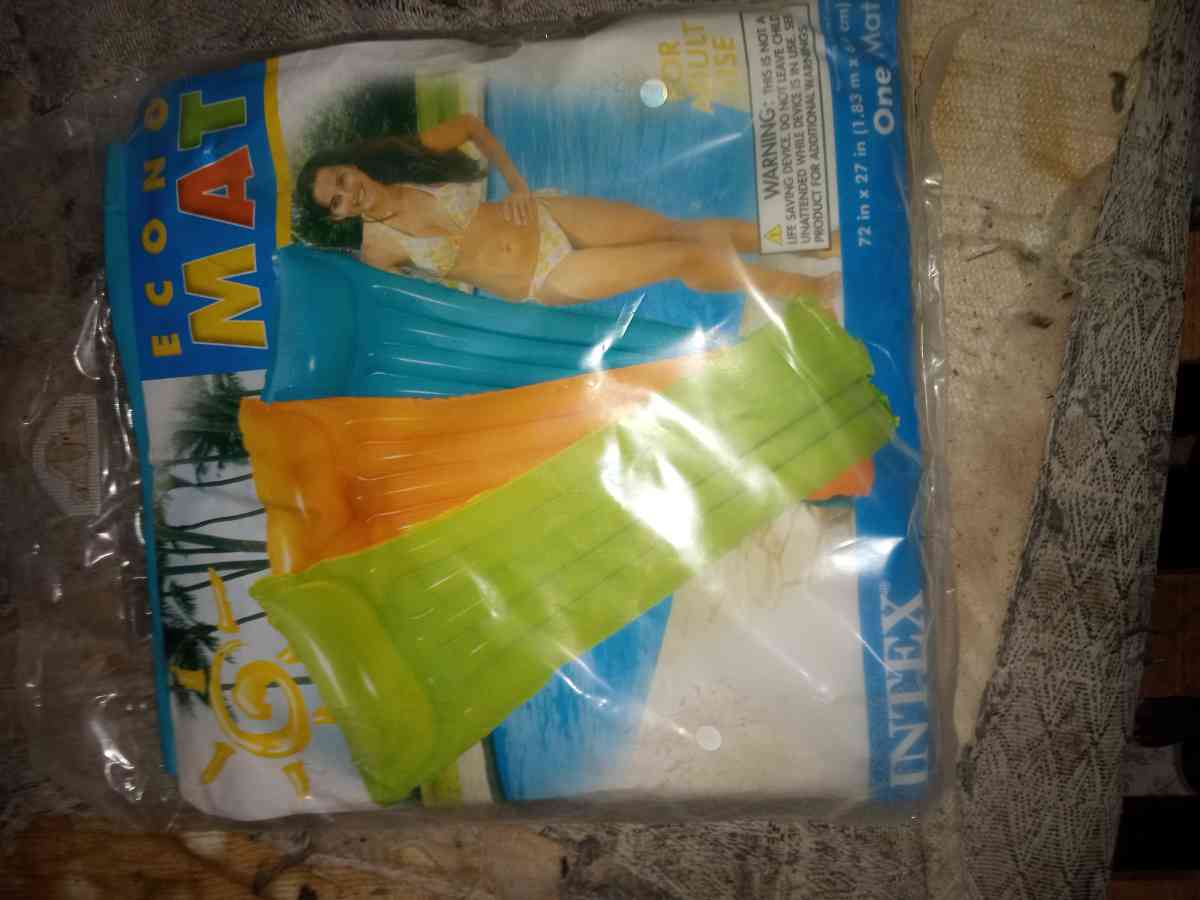 pool floatie bed - Clarksville, Tennessee - FleaMarketBay