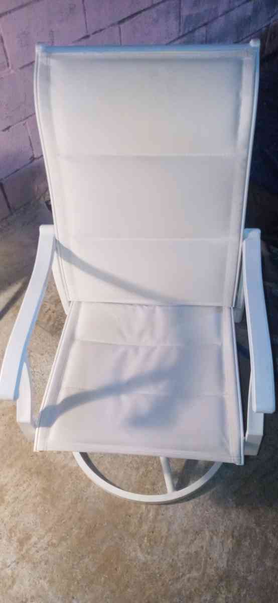 comfortable rocking spinnable chair - Huntsville, Alabama - FleaMarketBay