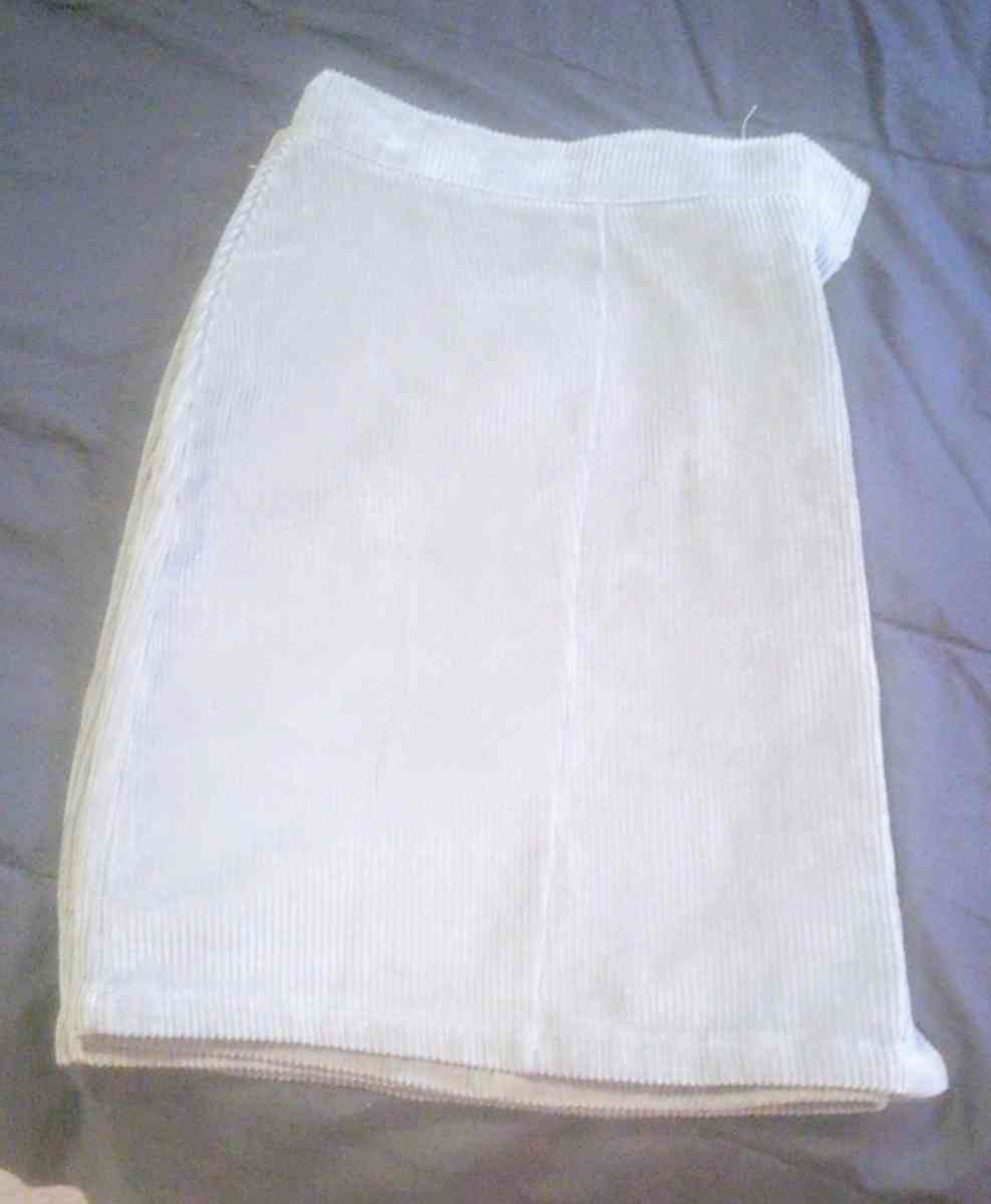 I green corduroy skirt button down the front size extra - Afton, Tennessee - FleaMarketBay