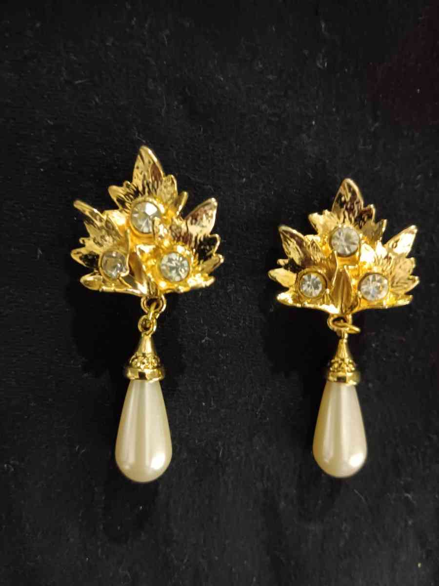 Vintage Love Knots Earrings