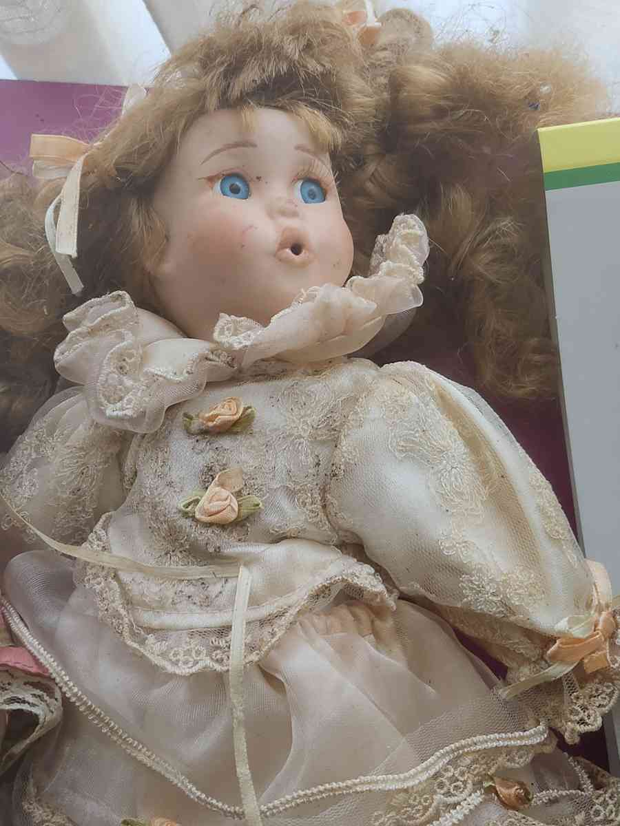 3 porcelain dolls 9in 2 15in - Madison, Indiana - FleaMarketBay