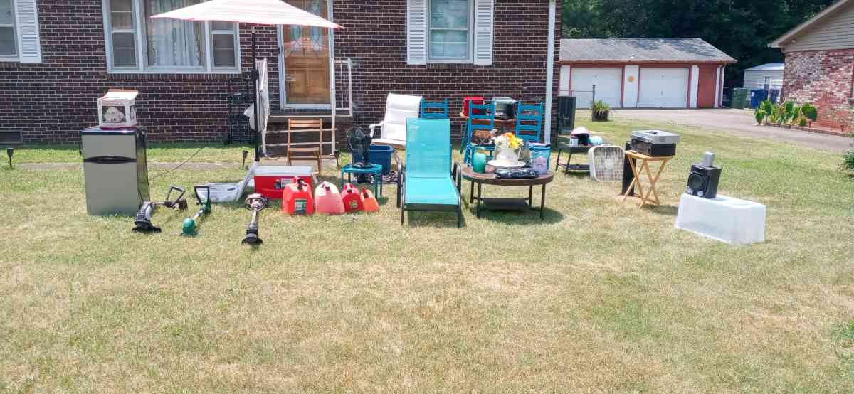 yard sale Huntsville Alabama off of Pulaski Pike