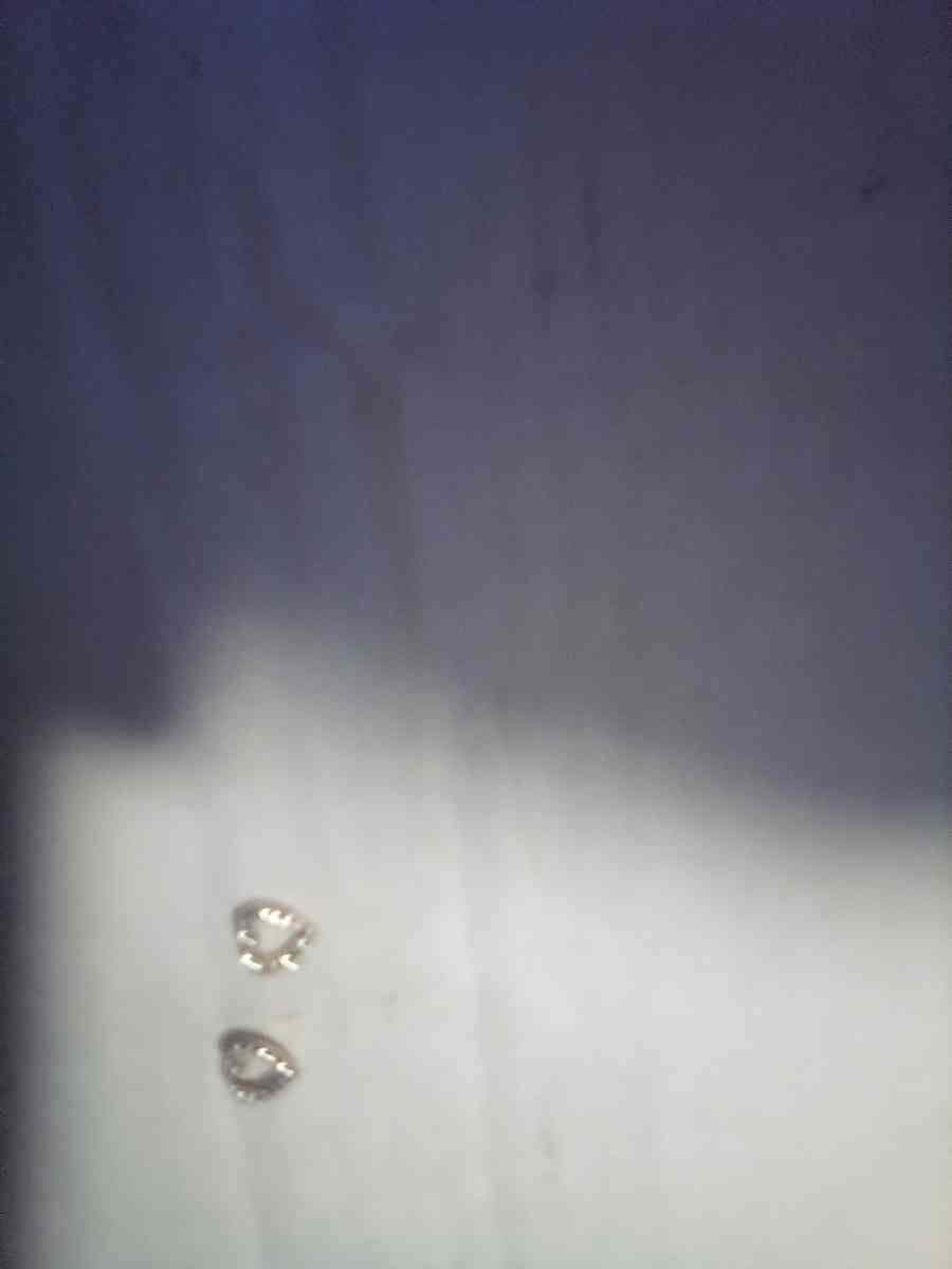 Diamond heart gold earrings - Jacksonville, Florida - FleaMarketBay