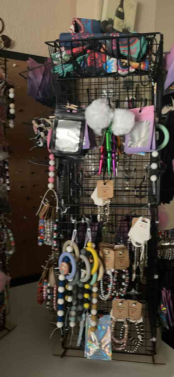 handmade jewelry and more - Yuba City, California - FleaMarketBay