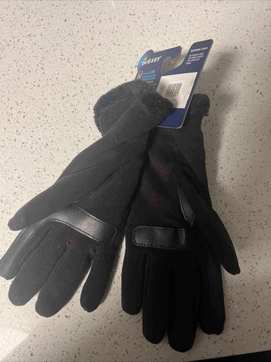 Isotoner SmartDri Womens Gloves with Touchscreen Technology - Las Vegas, Nevada - FleaMarketBay