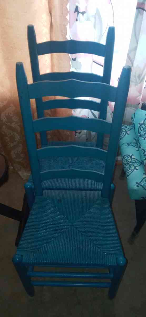 4 people dining room table with chairs - Huntsville, Alabama - FleaMarketBay