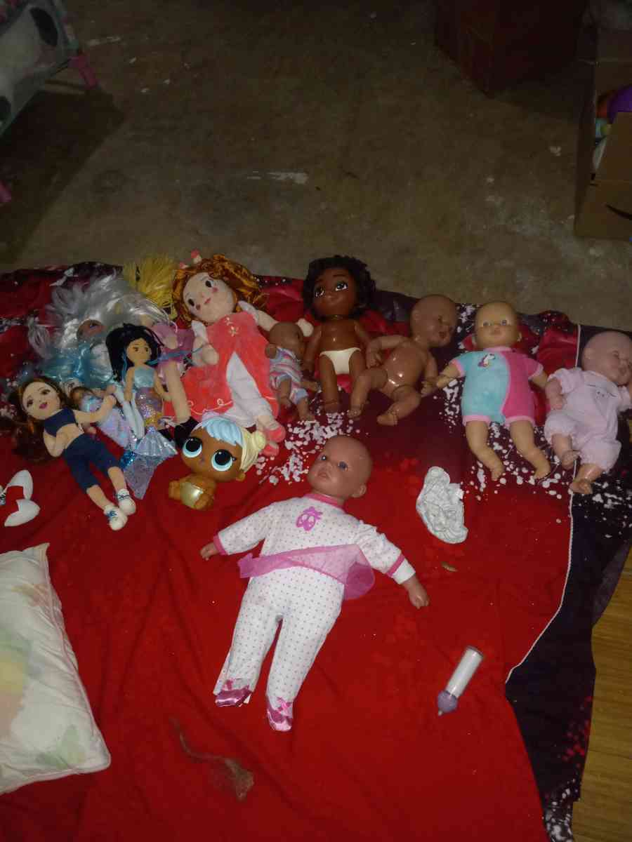 girl  toys baby stuff - Alicia, Arkansas - FleaMarketBay