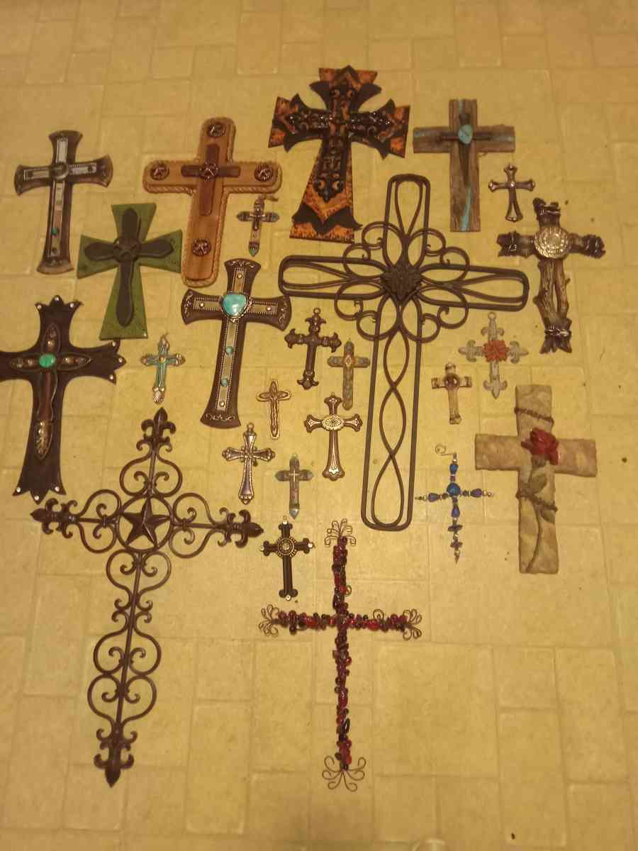 crosses decoration for office wall - Fort Smith, Arkansas - FleaMarketBay