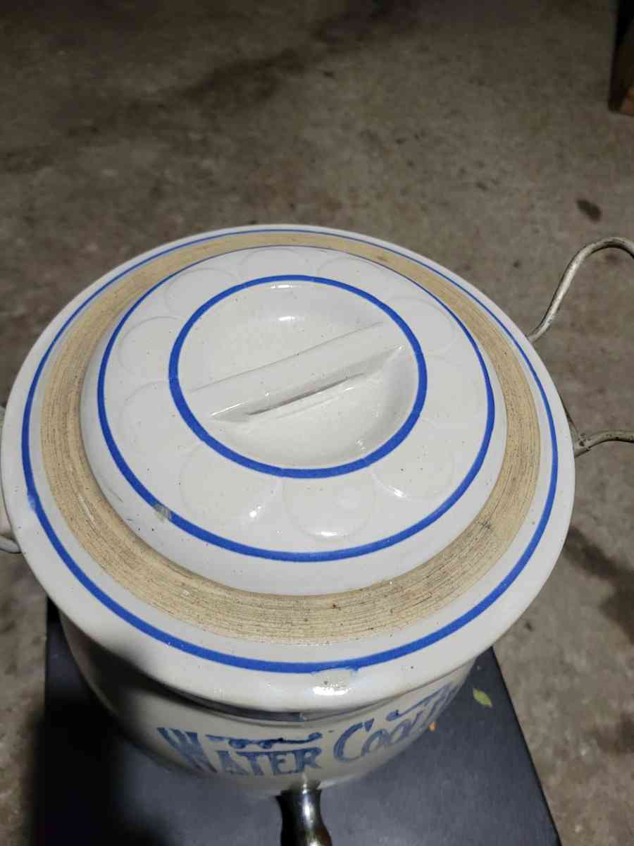 red wing Minnesota 2 gallon water cooler - Glendale Heights, Illinois - FleaMarketBay