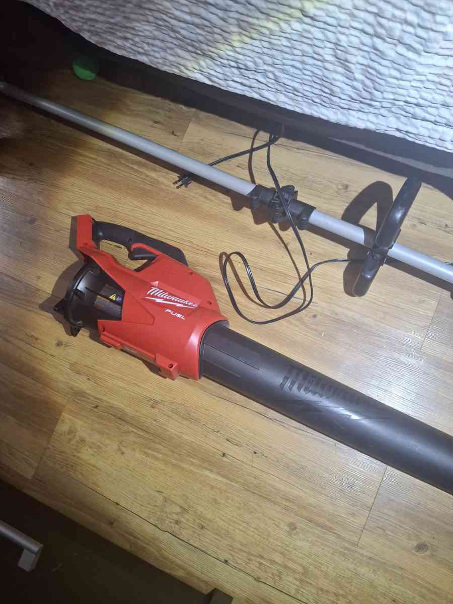 Milwaukee M18  weed trimmer  and blower combo set - Antioch, Tennessee - FleaMarketBay
