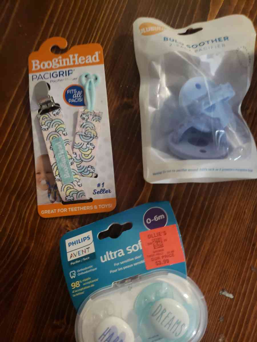 pacifiers and toys - Fort Wayne, Indiana - FleaMarketBay