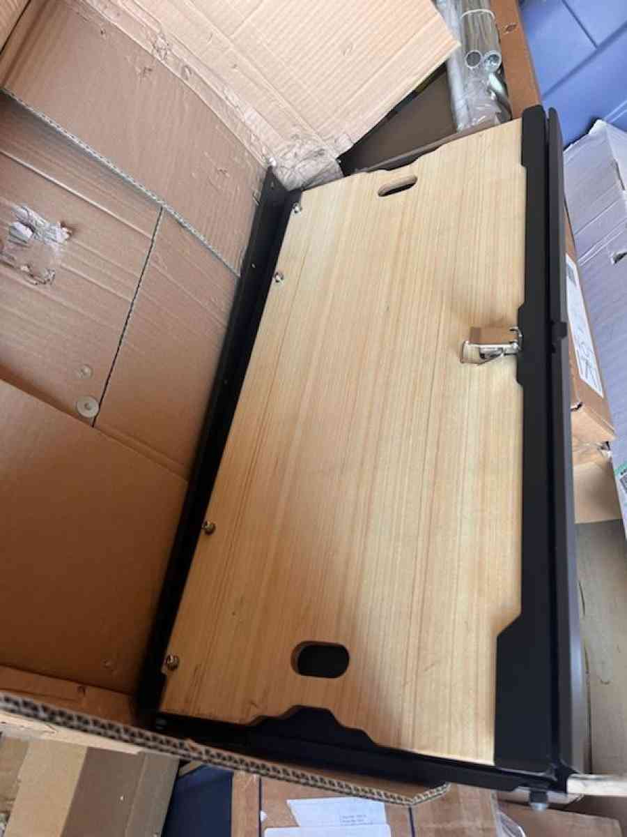 Tailgate Party table for Jeep - Easley, South Carolina - FleaMarketBay