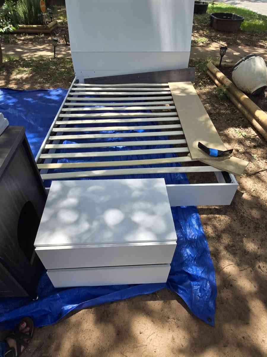 bed frame and cabinet - Grand Prairie, Texas