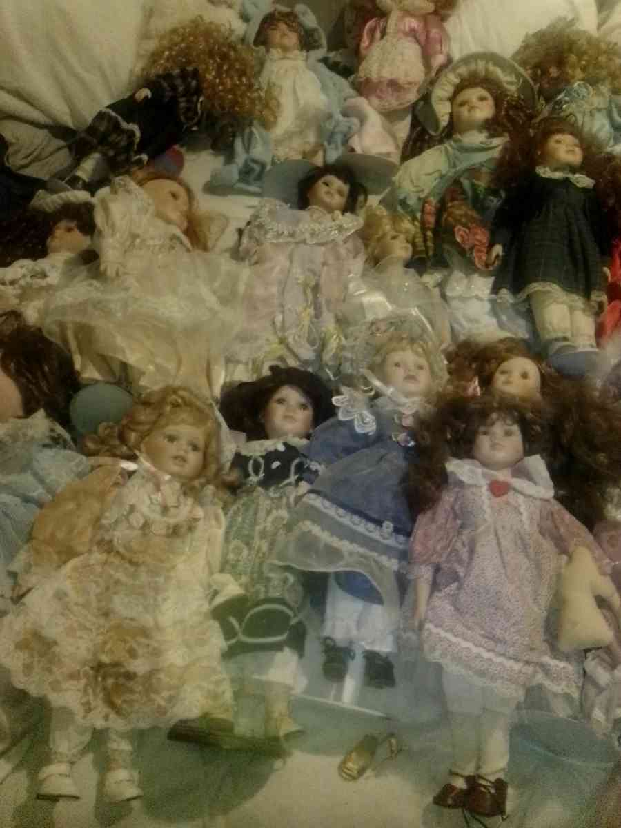porcelain dolls - Bakersfield, California - FleaMarketBay
