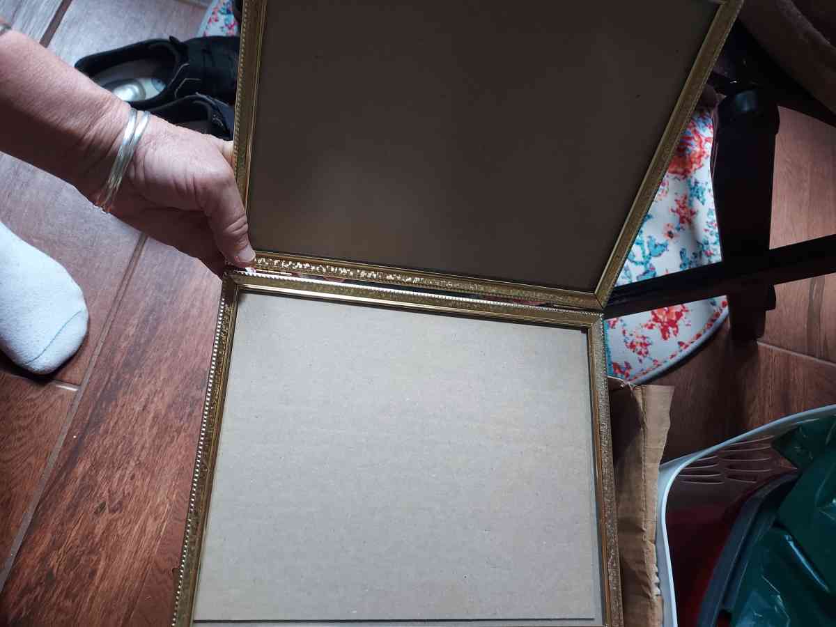 frames box of vibtage frames w glass intact ALL GOLD TONE - Albuquerque, New Mexico - FleaMarketBay
