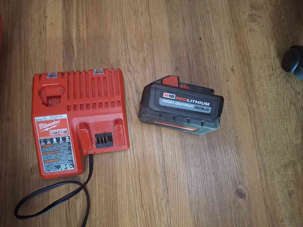 Milwaukee M18  weed trimmer  and blower combo set - Antioch, Tennessee - FleaMarketBay