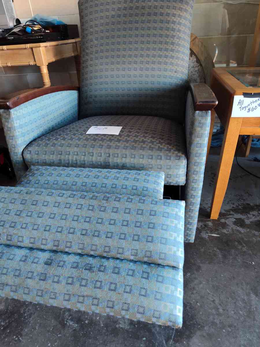 Nice recliner - Altamonte Springs, Florida - FleaMarketBay