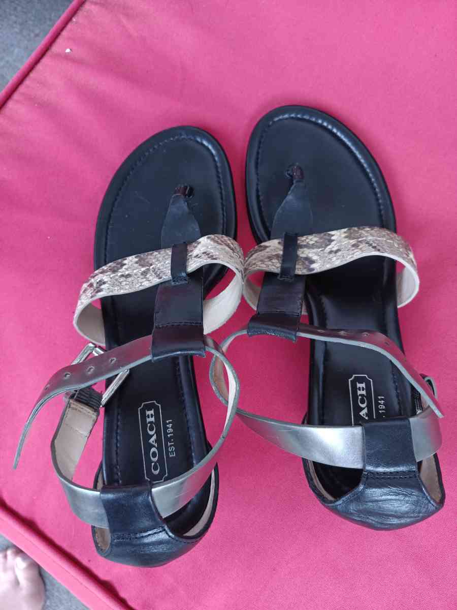 Coach snappy leather snakeskin candles size 6 5 - Friday Harbor, Washington - FleaMarketBay