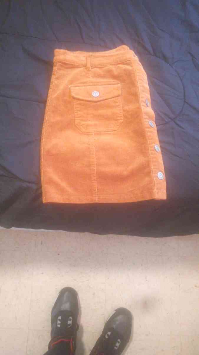 Im brown corduroy skirt button down the front size extra - Afton, Tennessee - FleaMarketBay